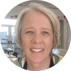 Tara, our art class assistant in Guildford, Surrey